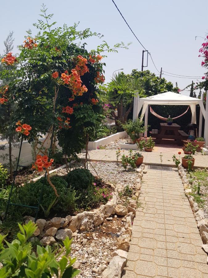 Noble Inn Лутраки Екстериор снимка