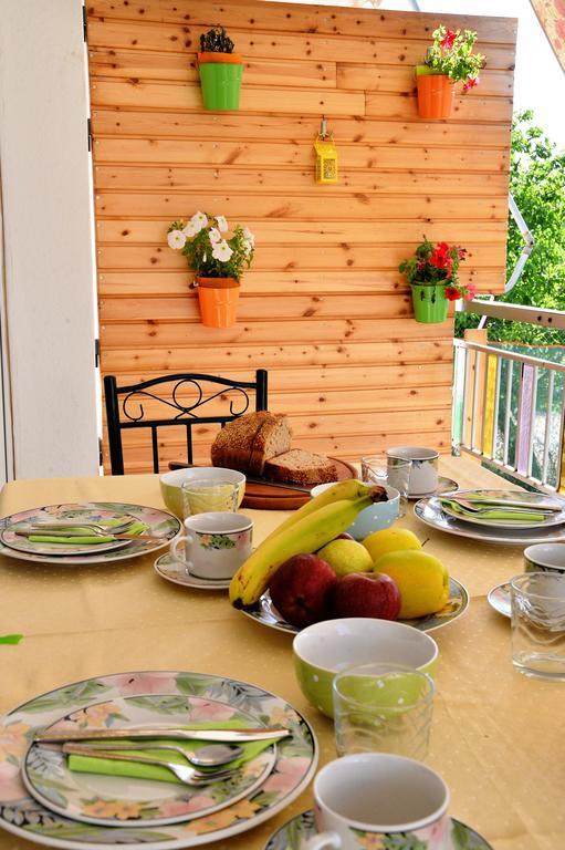 Noble Inn Лутраки Стая снимка