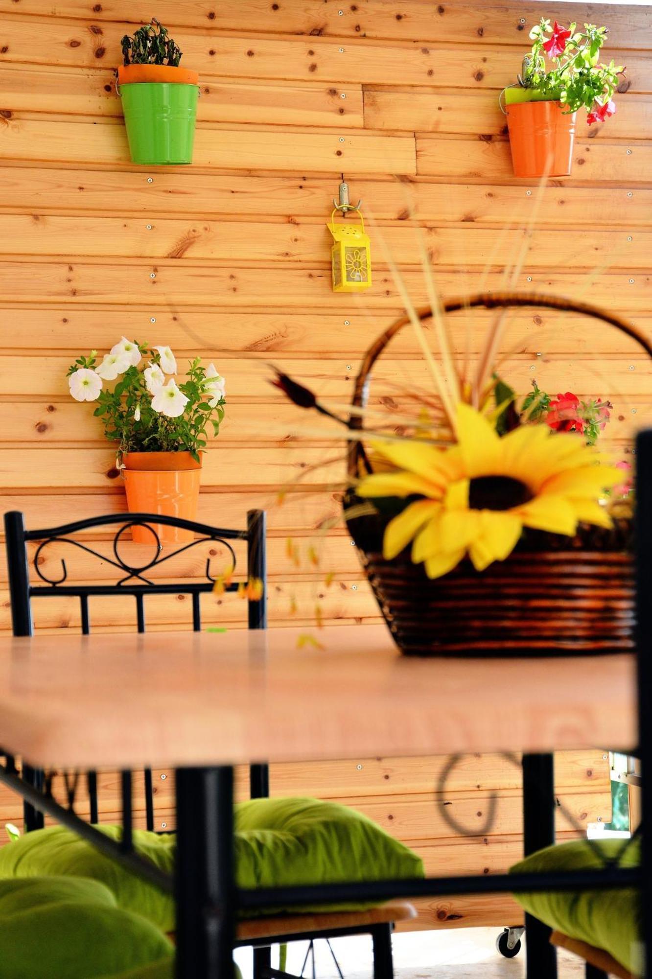 Noble Inn Лутраки Екстериор снимка