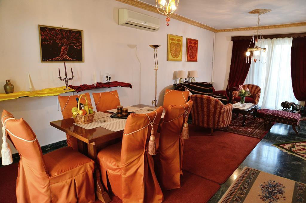 Noble Inn Лутраки Стая снимка