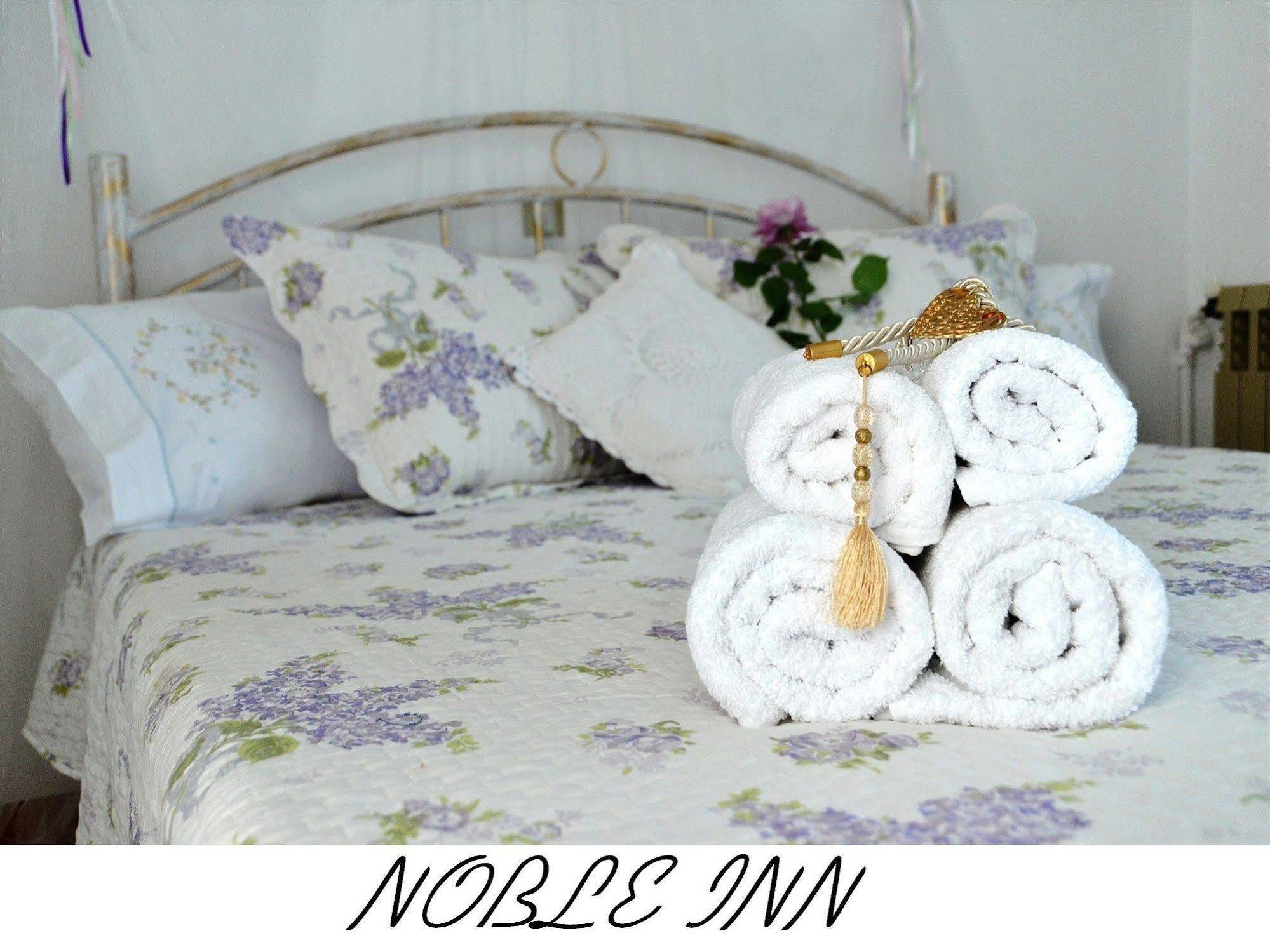 Noble Inn Лутраки Екстериор снимка